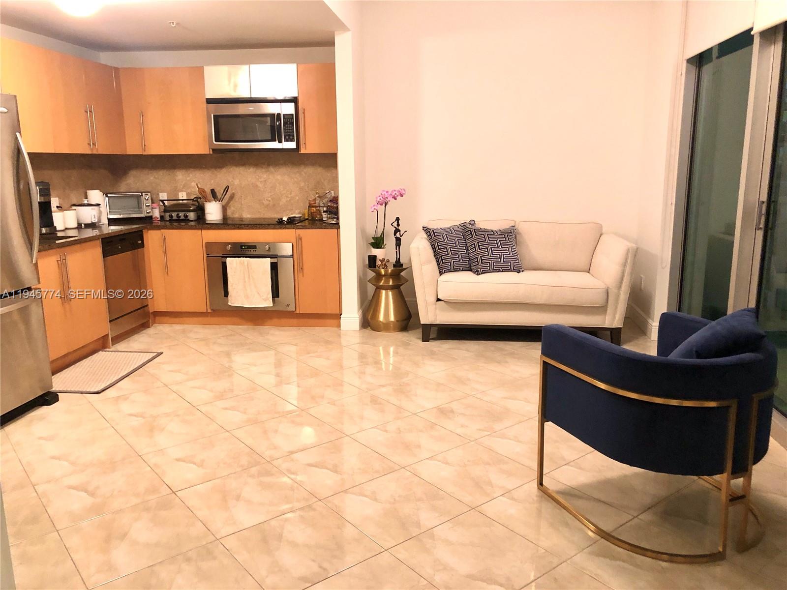300 S Biscayne Blvd #T-1803, Miami FL 33131