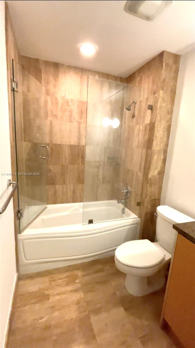 300 S Biscayne Blvd #T-1803, Miami FL 33131