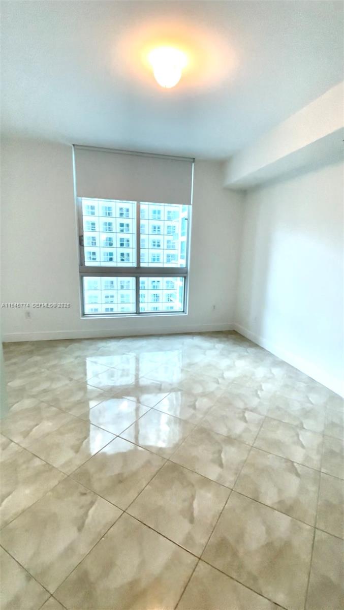 300 S Biscayne Blvd #T-1803, Miami FL 33131