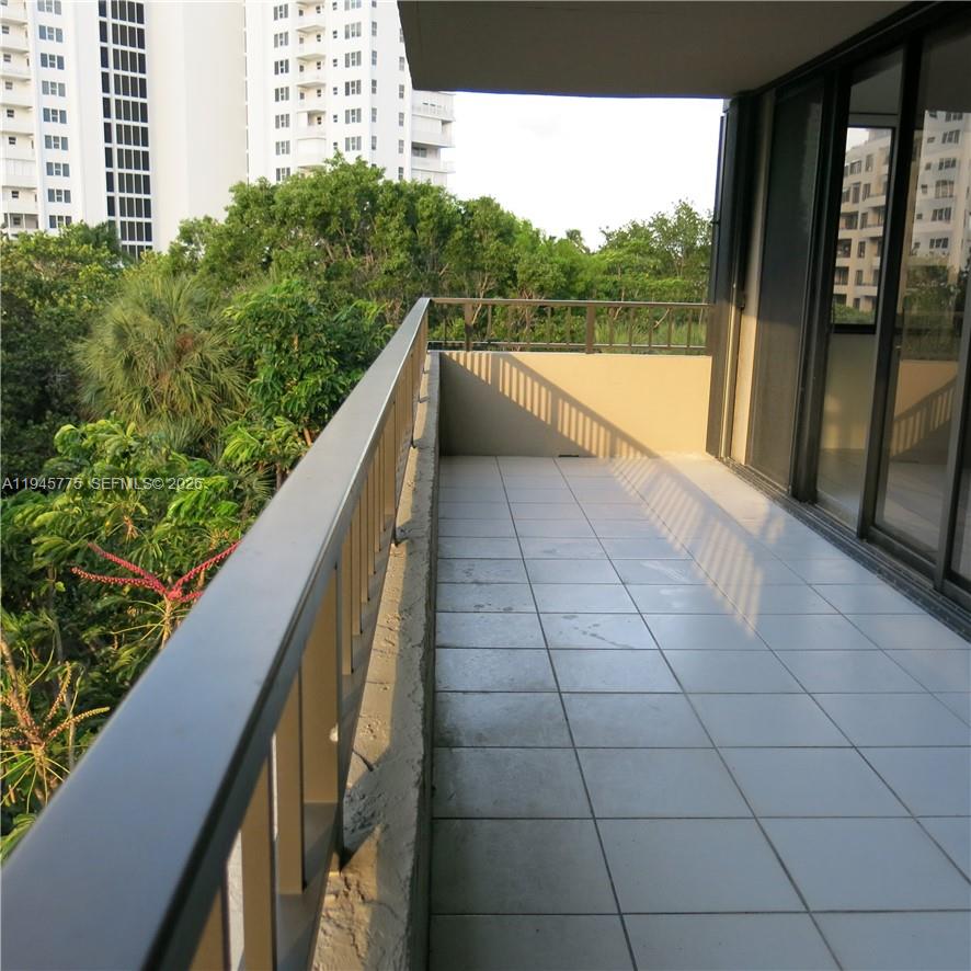 251 Crandon Blvd #309, Key Biscayne FL 33149
