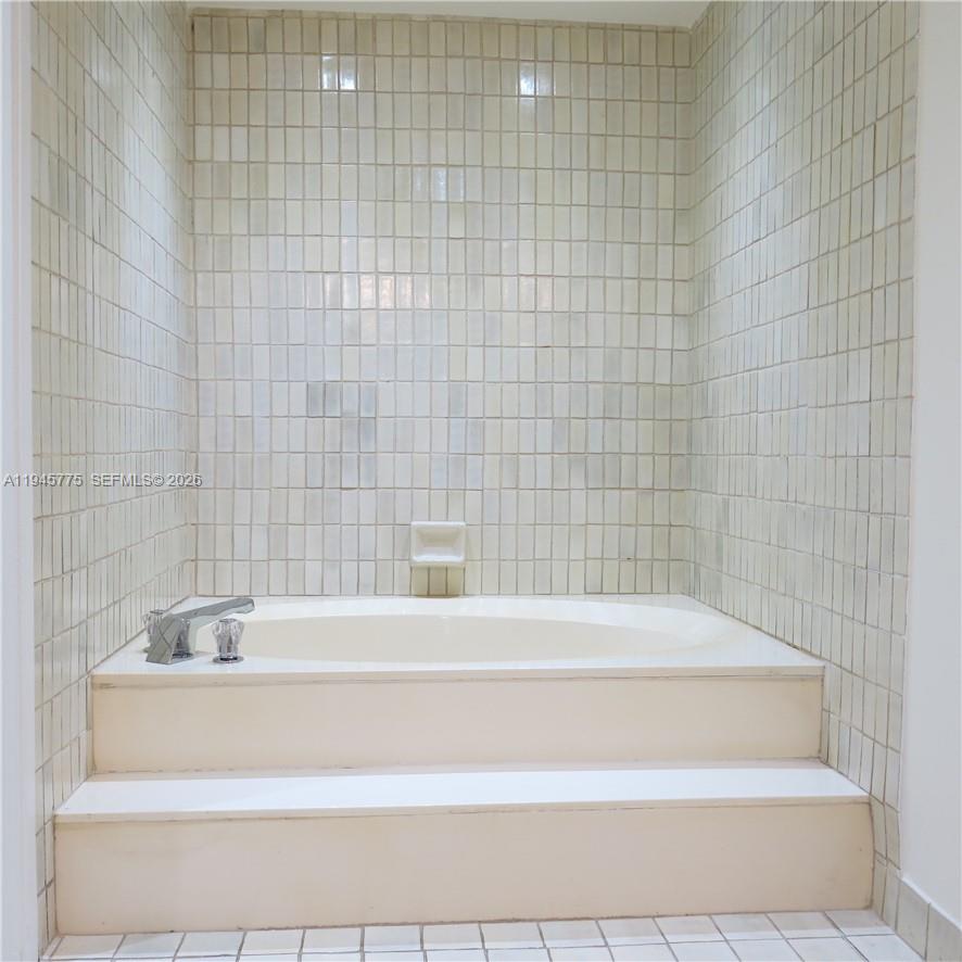 251 Crandon Blvd #309, Key Biscayne FL 33149