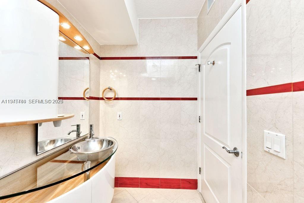 110 Washington Ave #2405, Miami Beach FL 33139