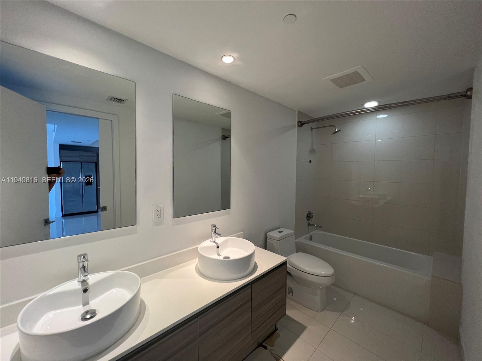 121 NE 34th St #912, Miami FL 33137