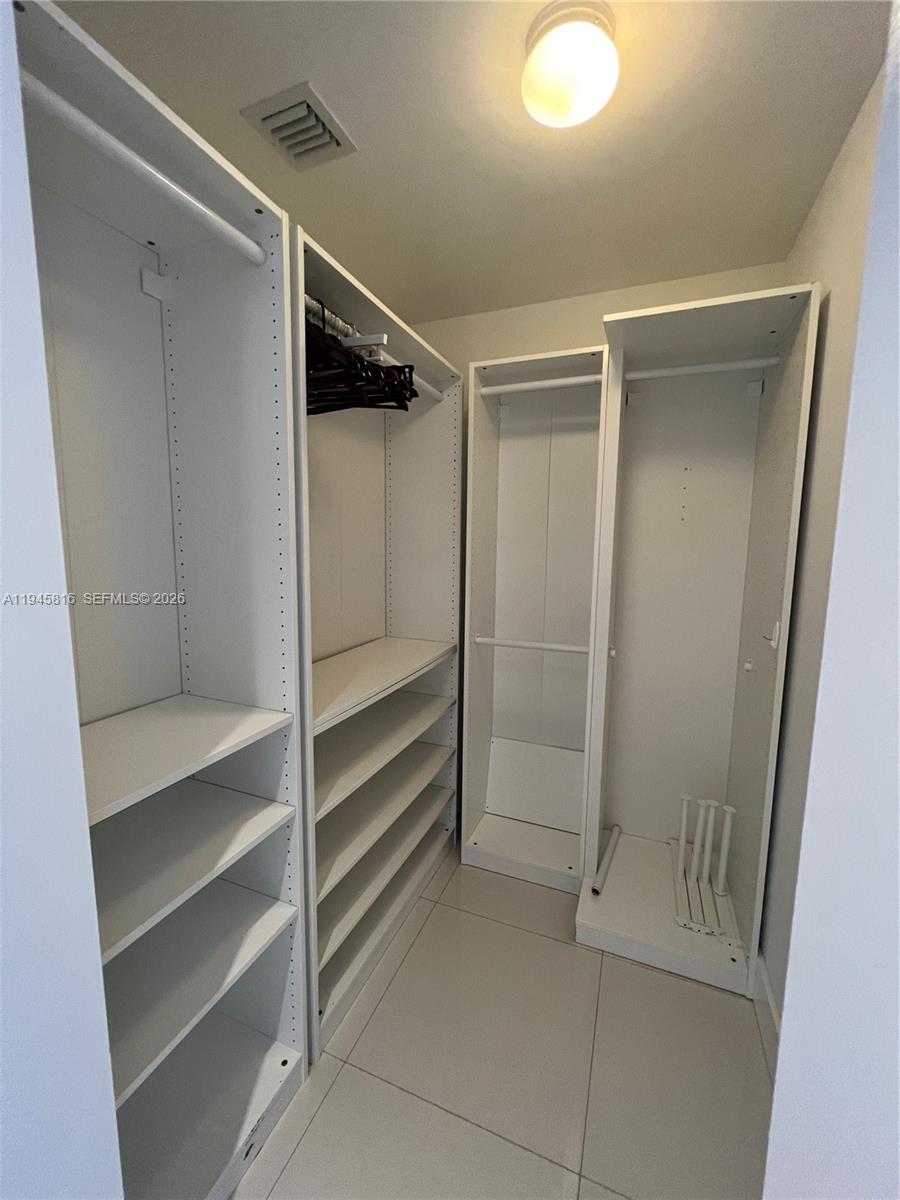 121 NE 34th St #912, Miami FL 33137