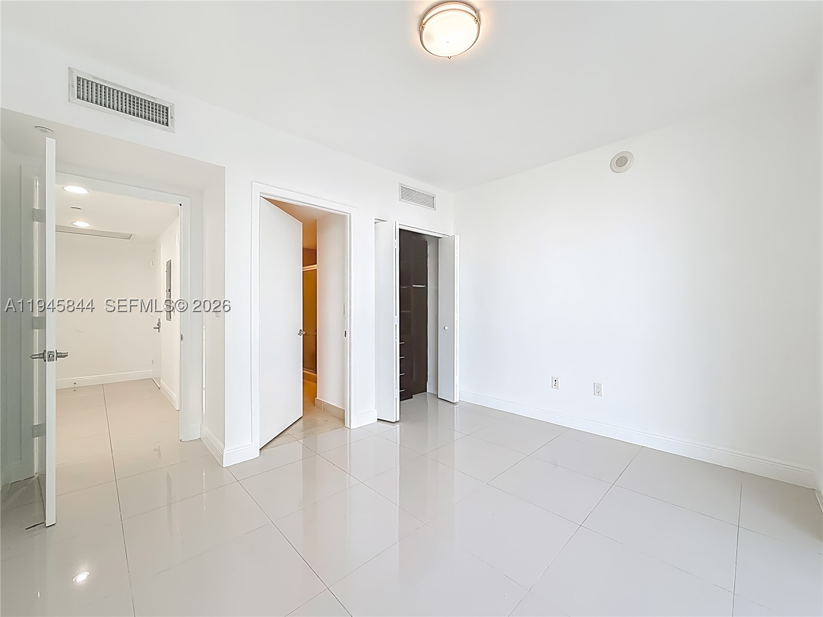 475 Brickell Ave #4215, Miami FL 33131