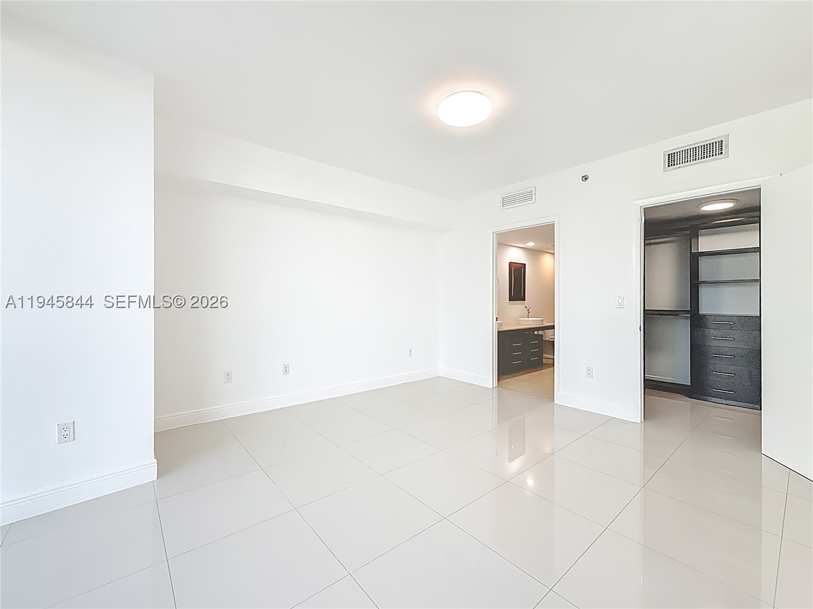 475 Brickell Ave #4215, Miami FL 33131