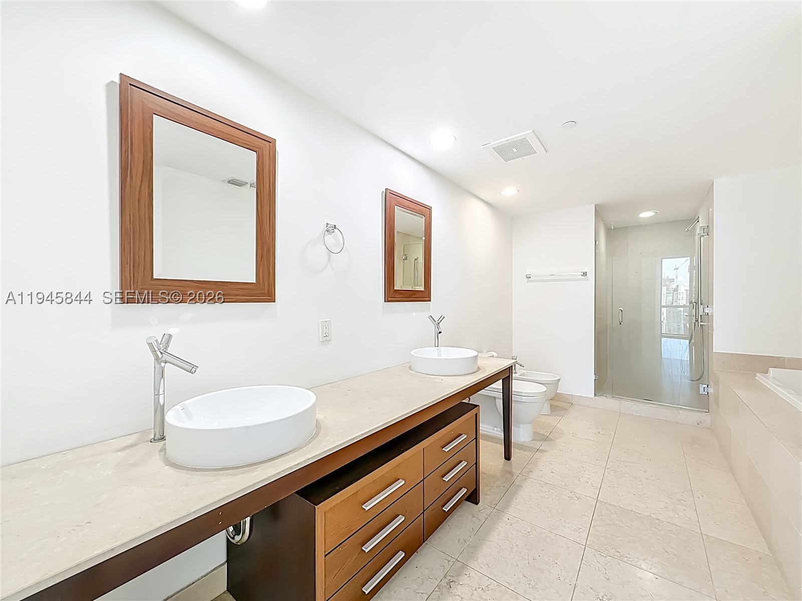 475 Brickell Ave #4215, Miami FL 33131