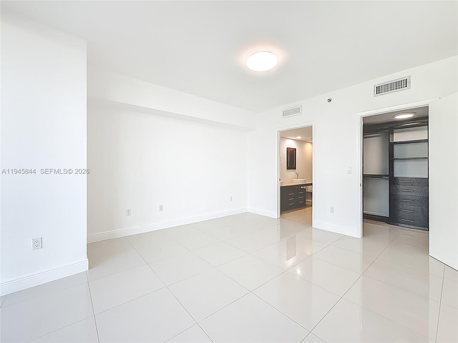475 Brickell Ave #4215, Miami FL 33131