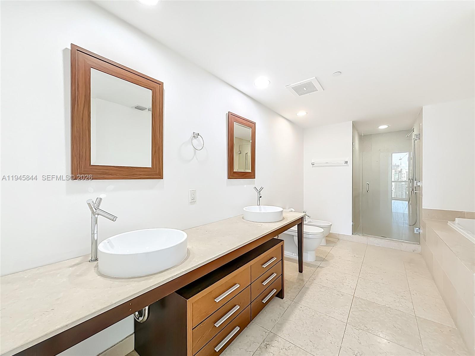 475 Brickell Ave #4215, Miami FL 33131