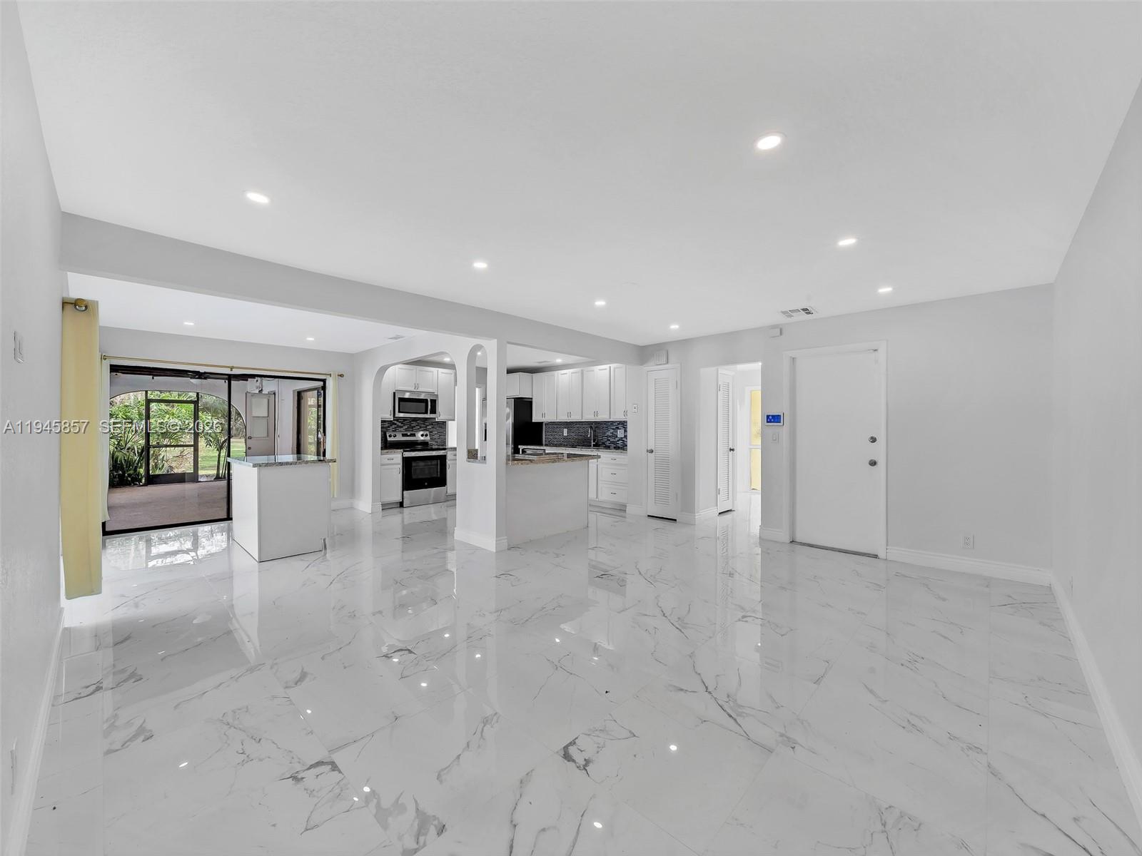10251 NW 39th Ct, Coral Springs FL 33065