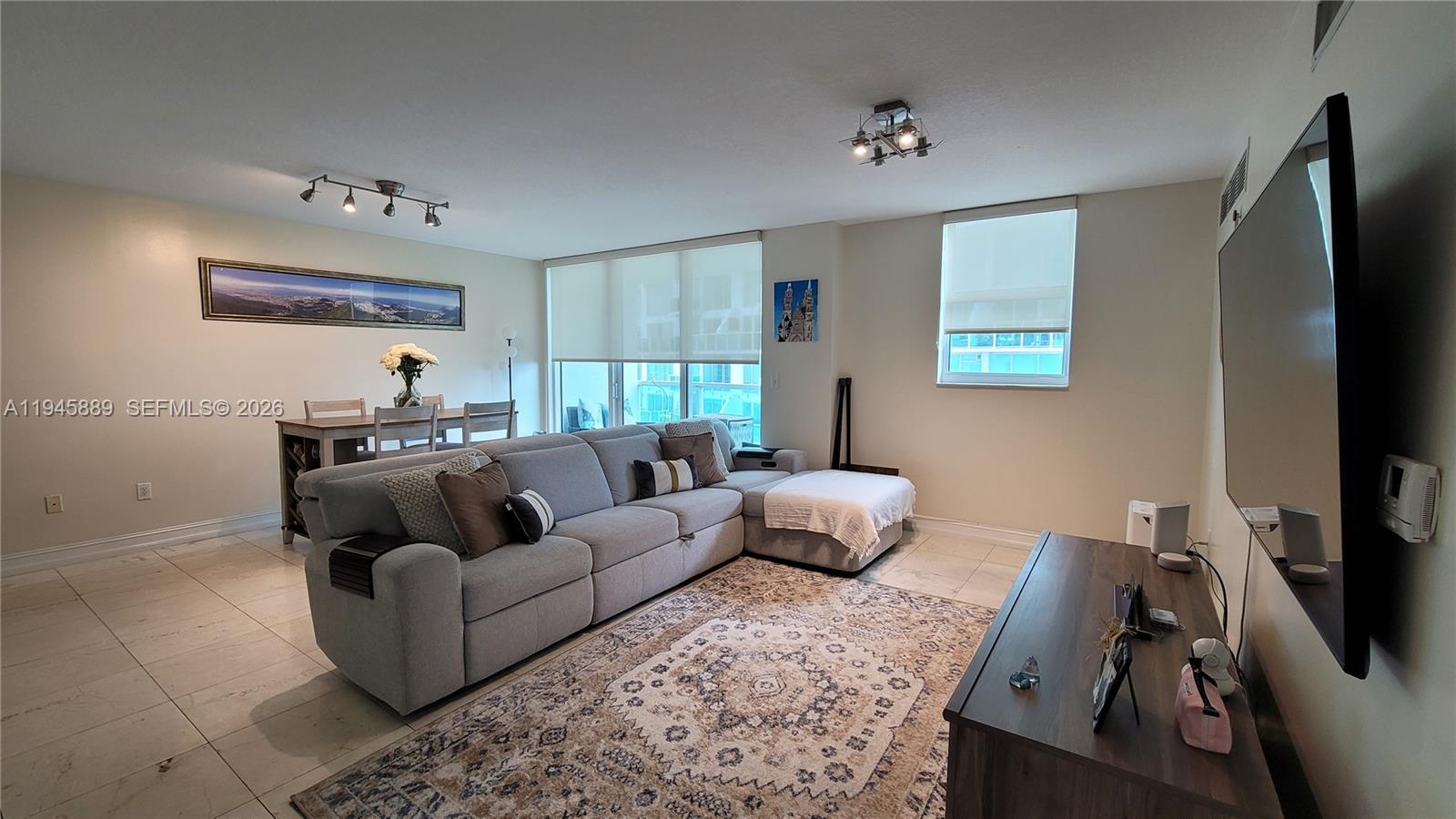 31 SE 5th St #2711, Miami FL 33131