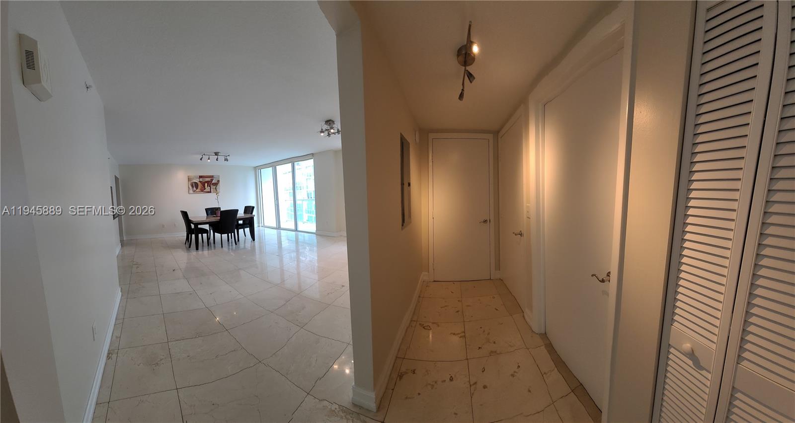 31 SE 5th St #2711, Miami FL 33131