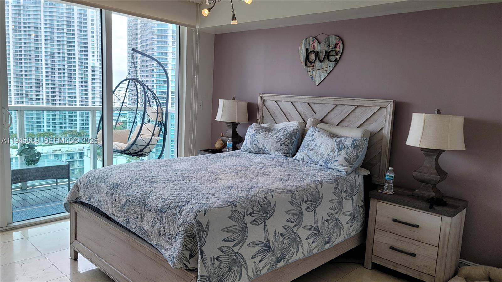 31 SE 5th St #2711, Miami FL 33131