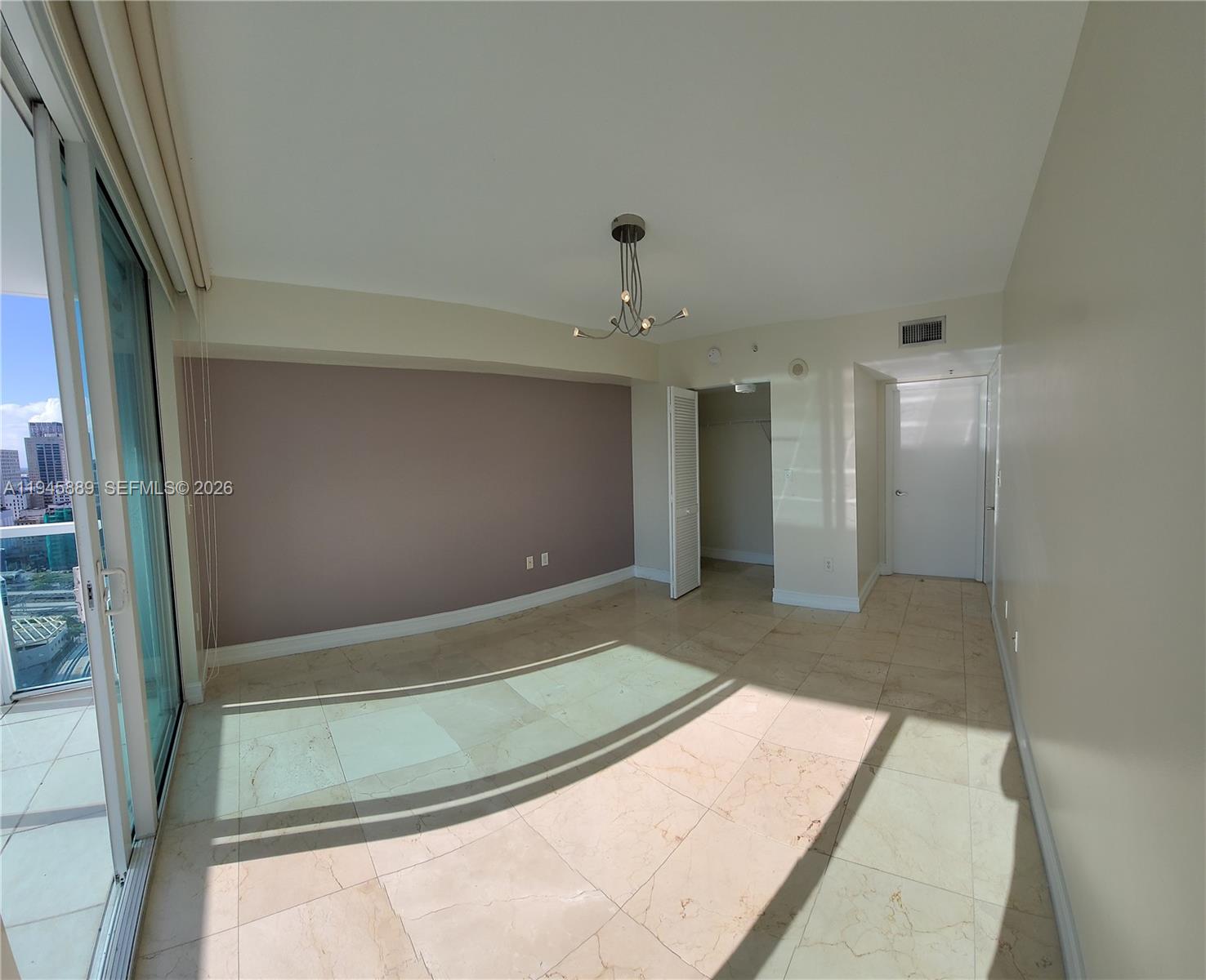 31 SE 5th St #2711, Miami FL 33131