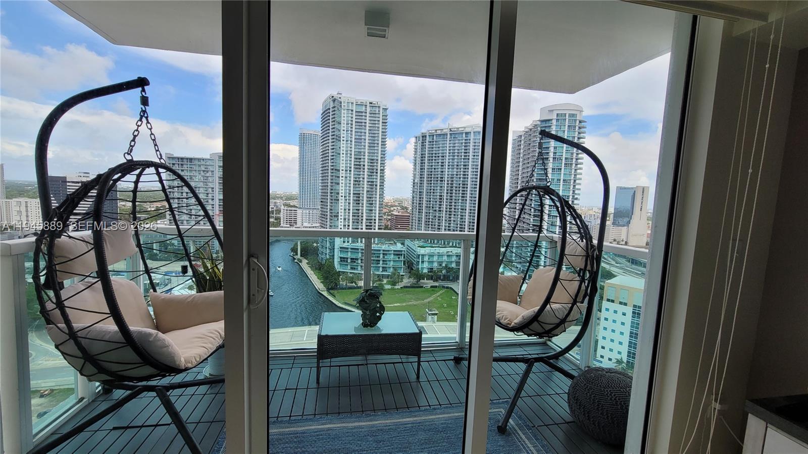 31 SE 5th St #2711, Miami FL 33131