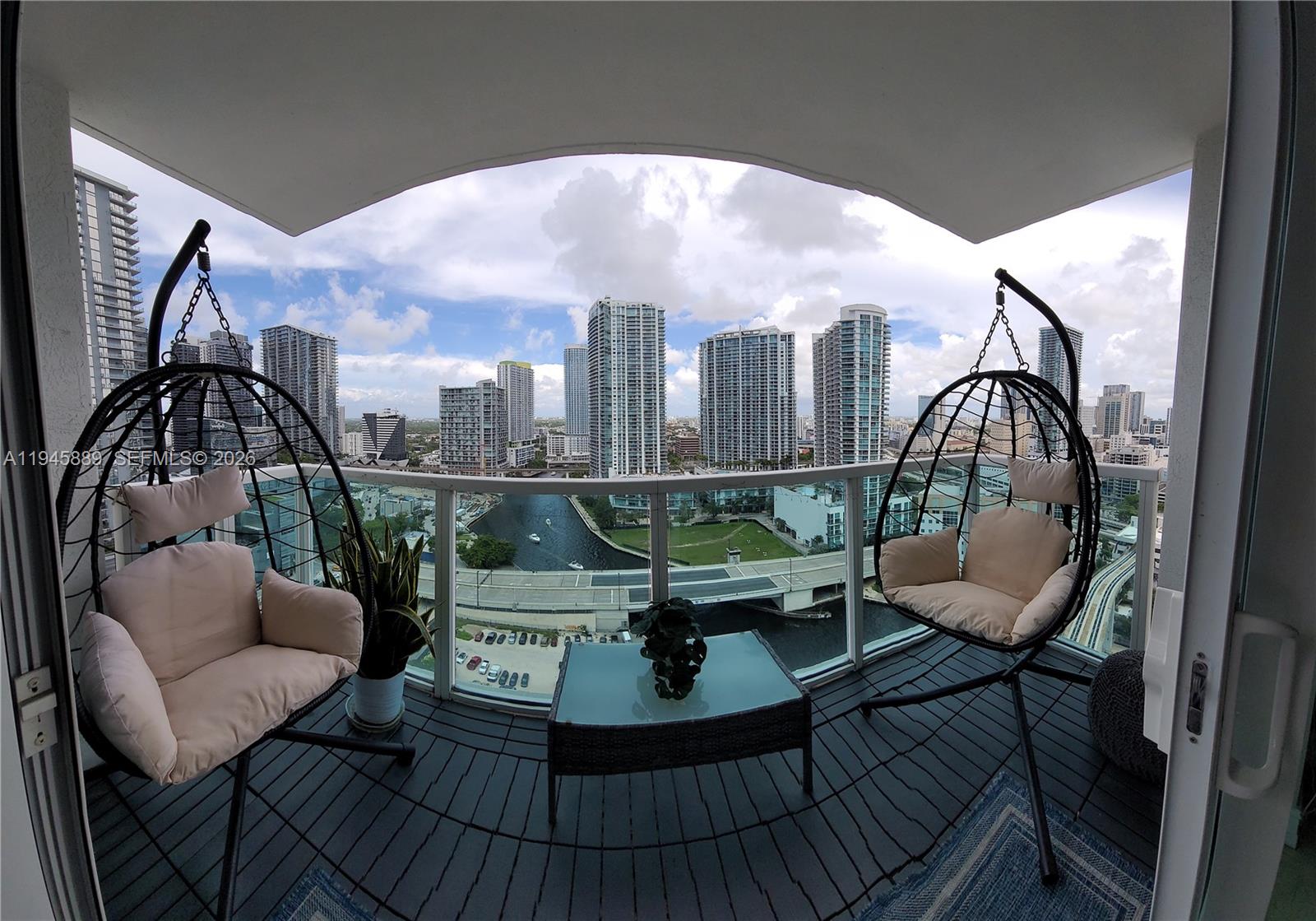 31 SE 5th St #2711, Miami FL 33131