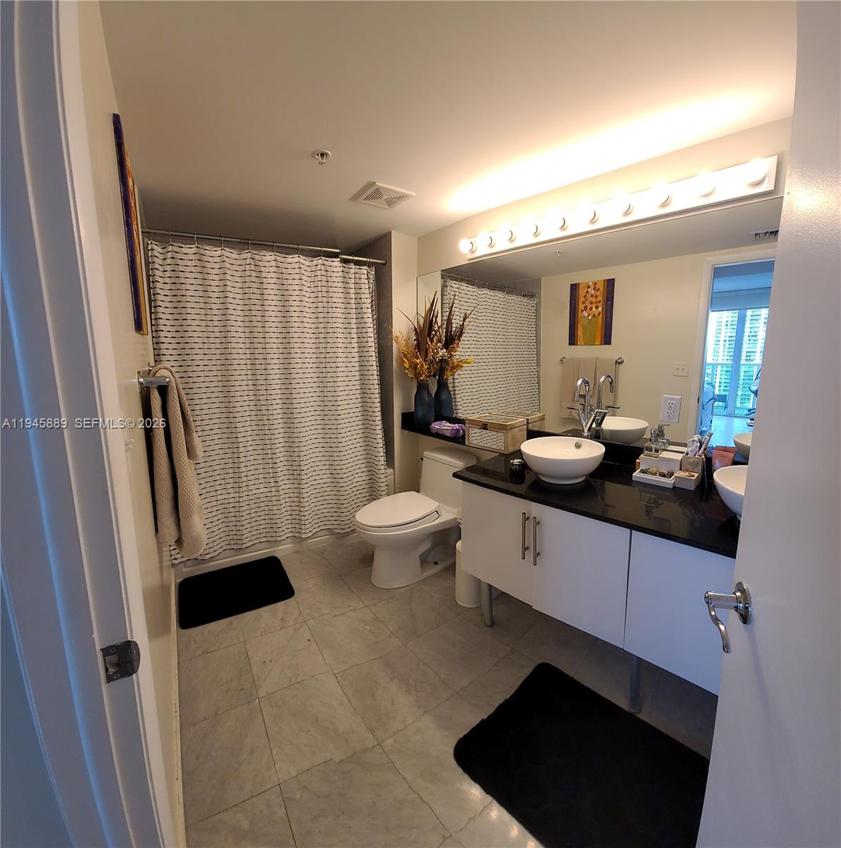 31 SE 5th St #2711, Miami FL 33131