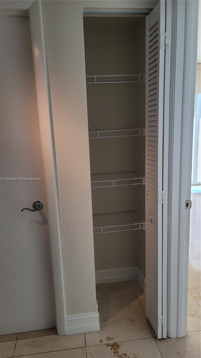 31 SE 5th St #2711, Miami FL 33131