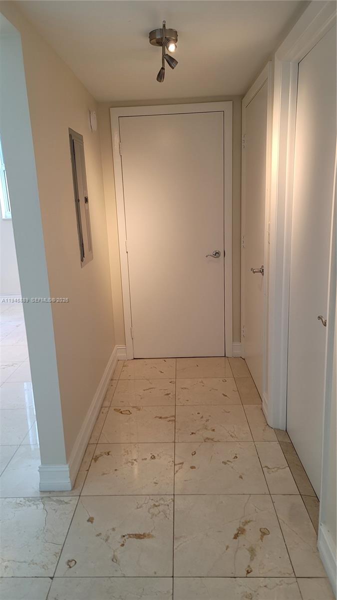 31 SE 5th St #2711, Miami FL 33131