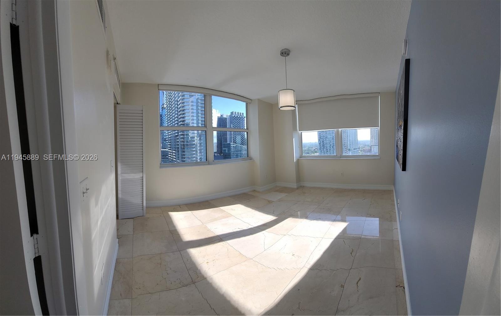 31 SE 5th St #2711, Miami FL 33131