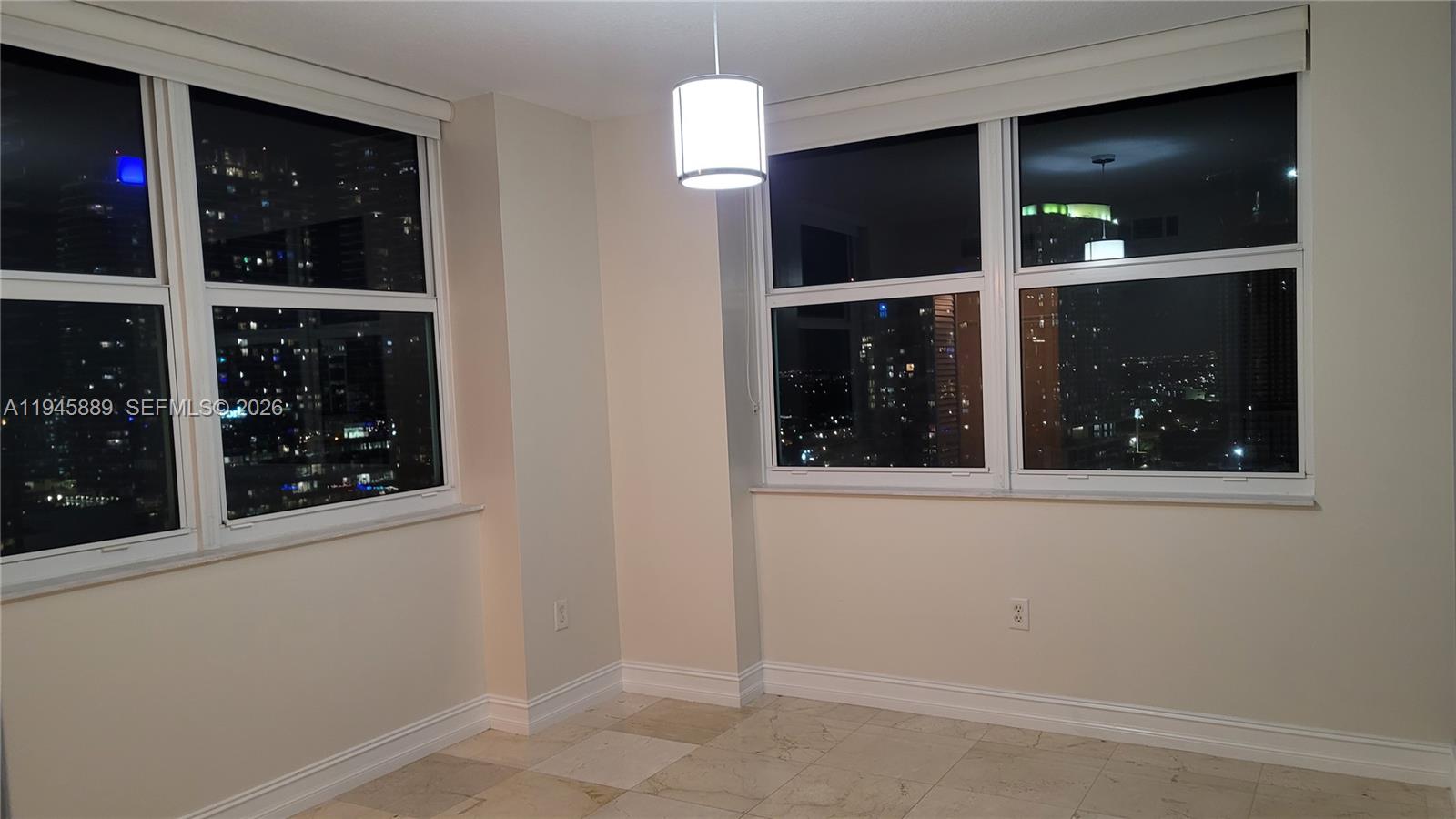 31 SE 5th St #2711, Miami FL 33131
