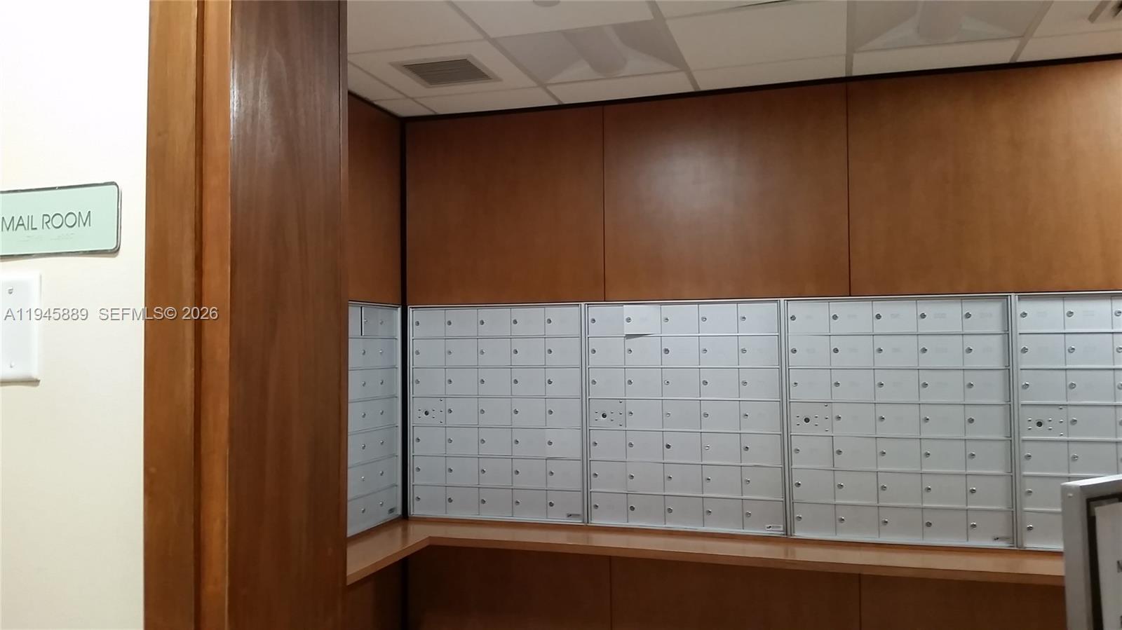 31 SE 5th St #2711, Miami FL 33131