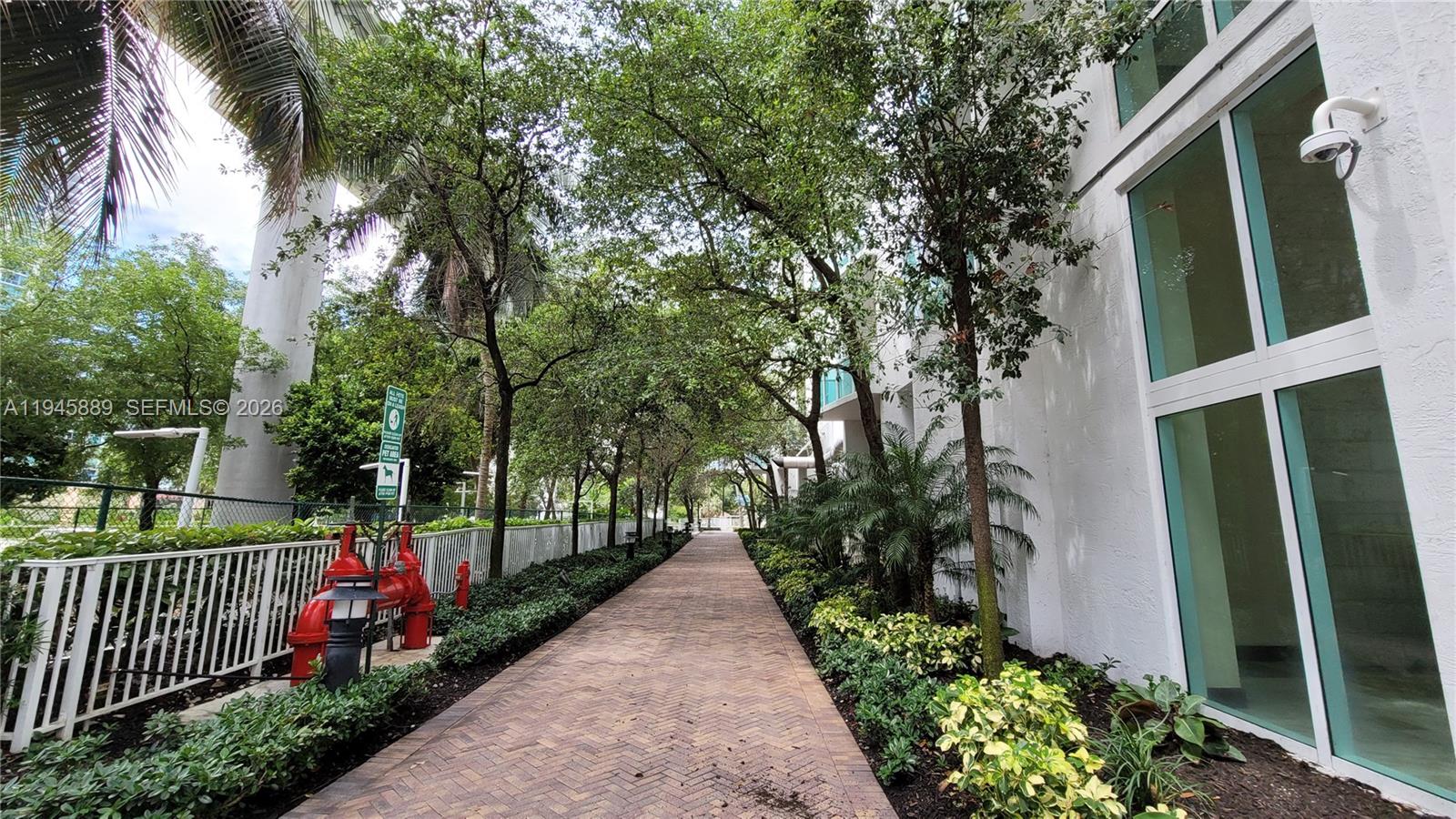31 SE 5th St #2711, Miami FL 33131