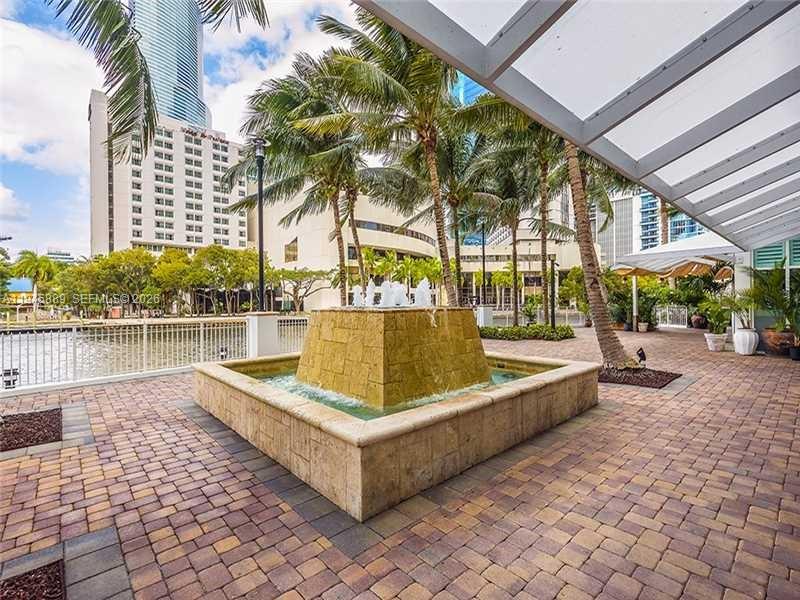 31 SE 5th St #2711, Miami FL 33131