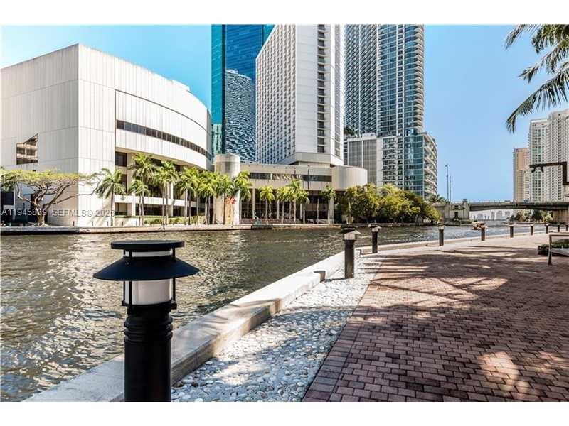 31 SE 5th St #2711, Miami FL 33131