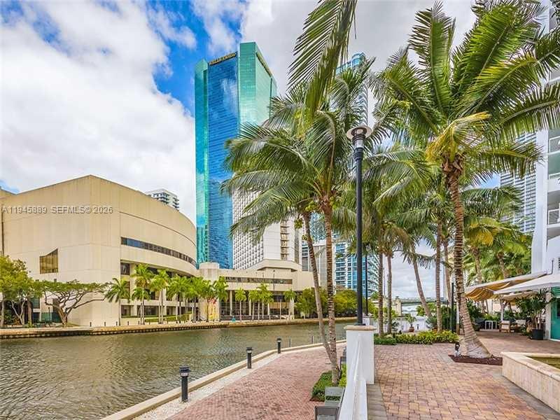 31 SE 5th St #2711, Miami FL 33131