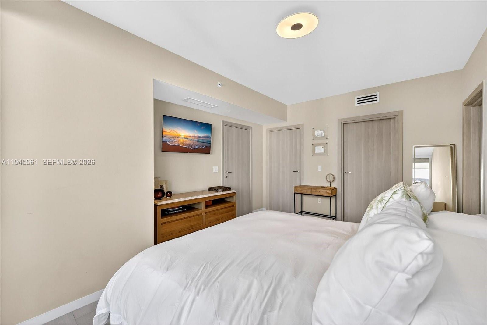 1000 Brickell Plaza #4809, Miami FL 33131