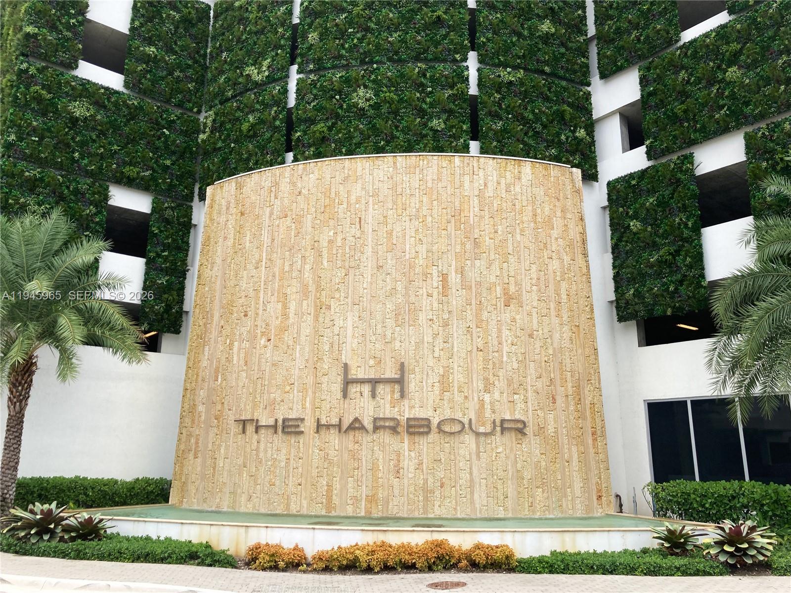 North Miami Beach FL 33160 - A11945965
