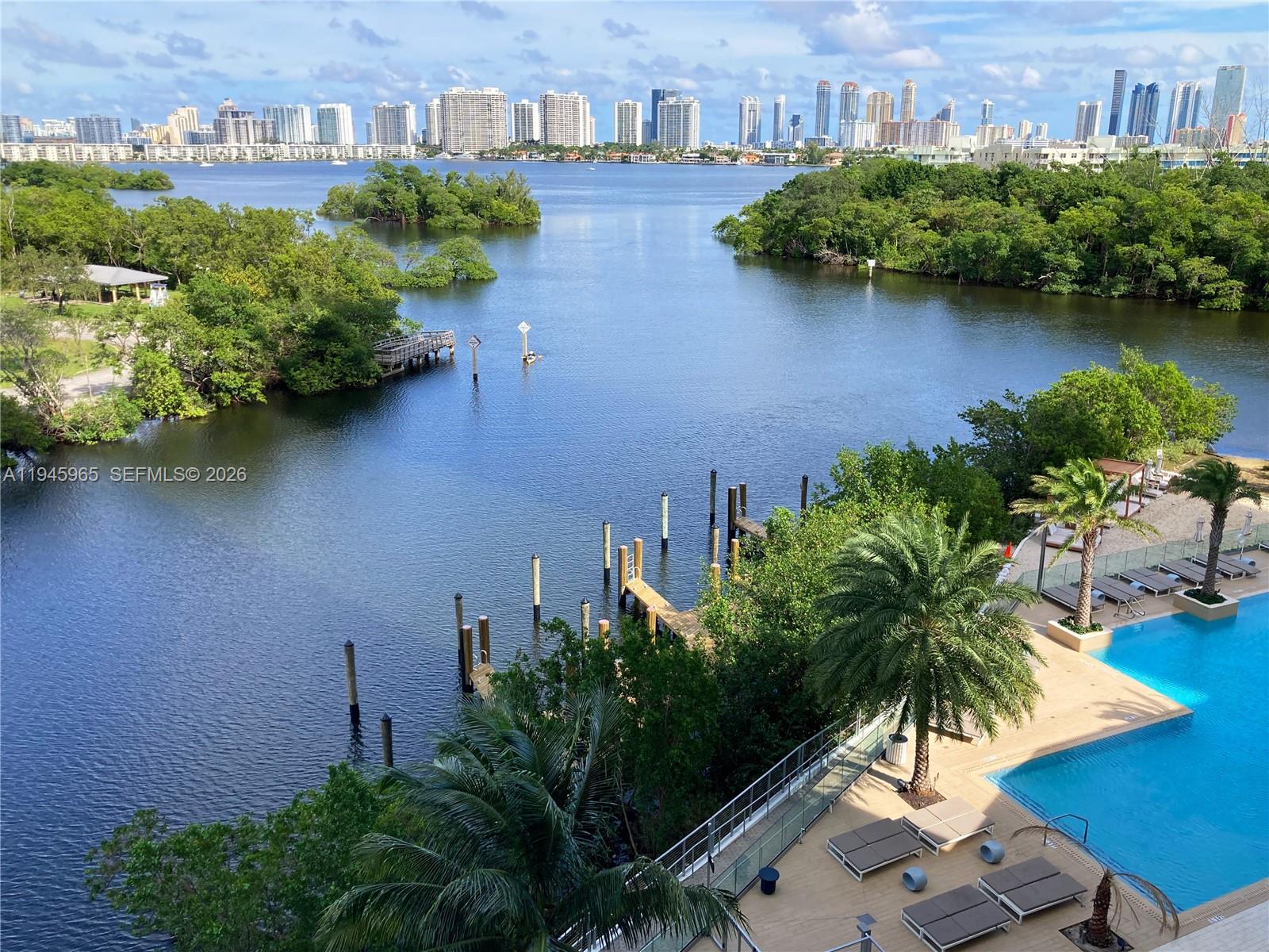 North Miami Beach FL 33160 - A11945965