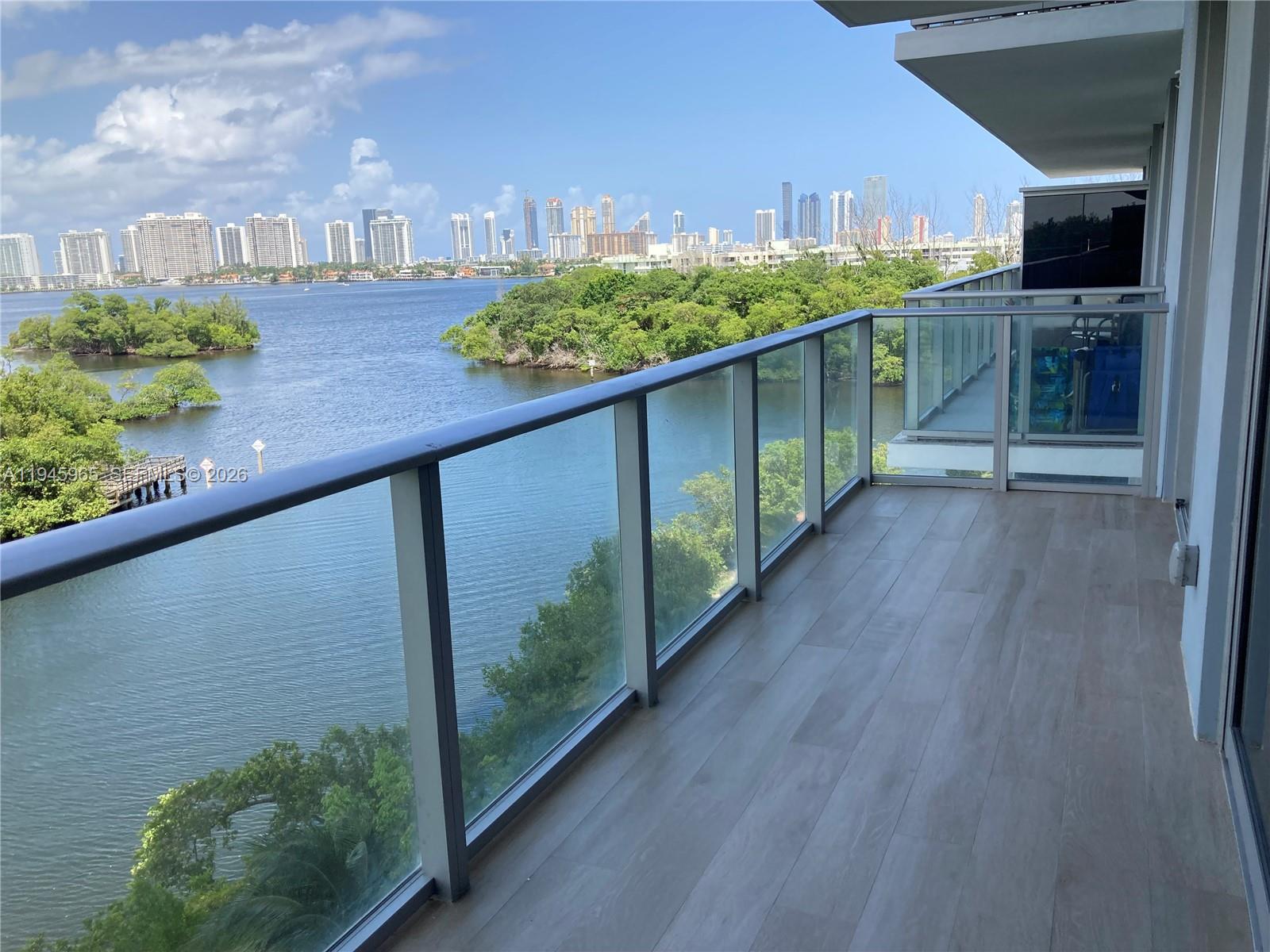 North Miami Beach FL 33160 - A11945965