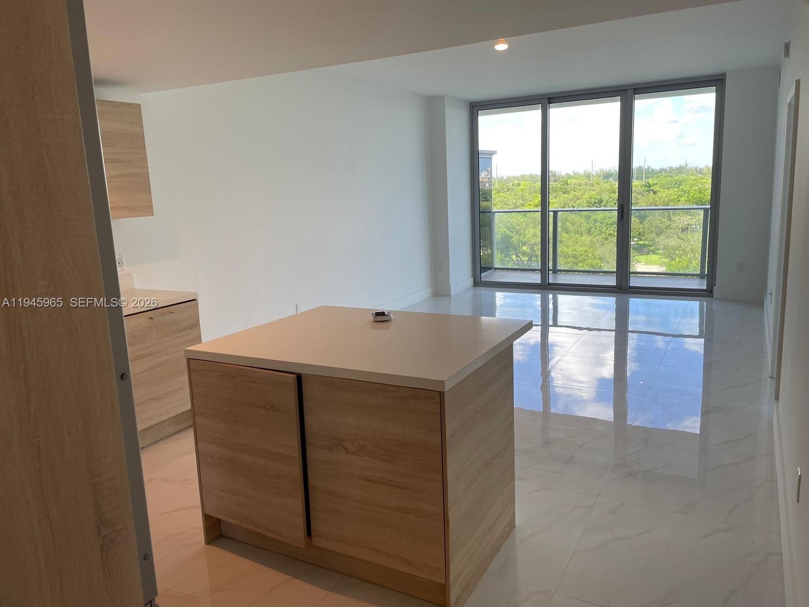 North Miami Beach FL 33160 - A11945965