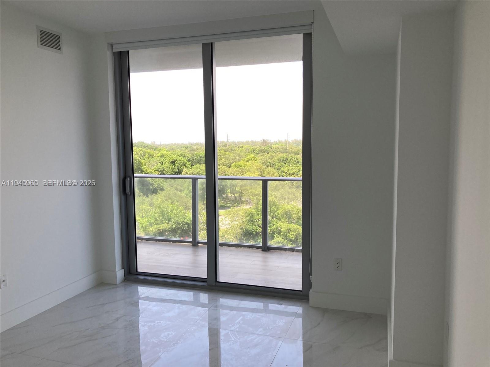 North Miami Beach FL 33160 - A11945965