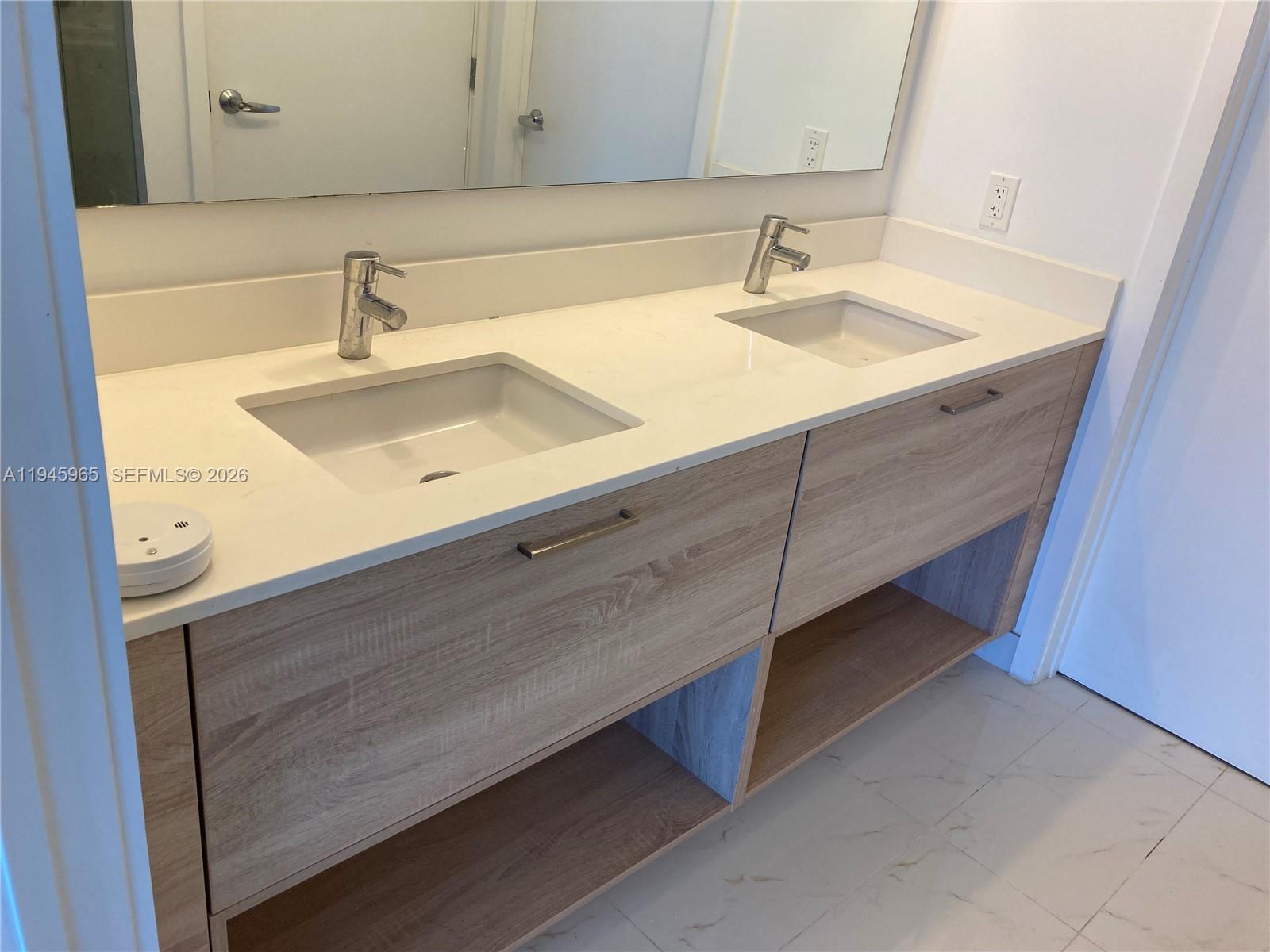 North Miami Beach FL 33160 - A11945965