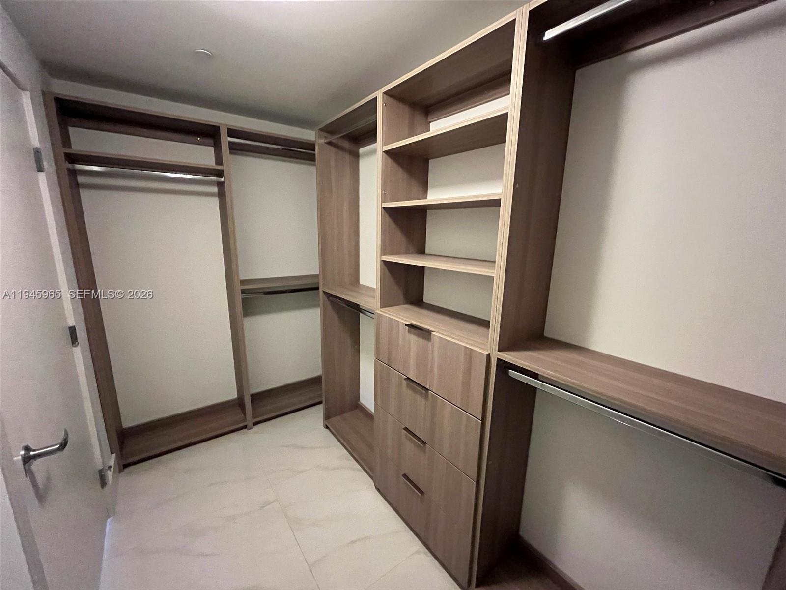North Miami Beach FL 33160 - A11945965