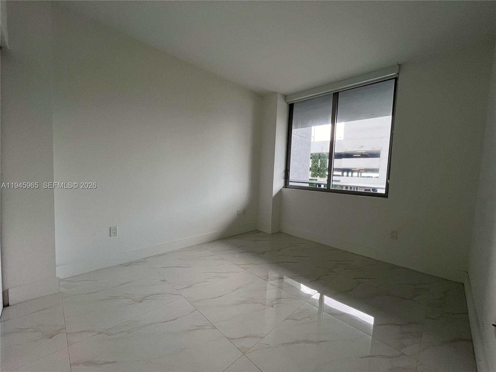 North Miami Beach FL 33160 - A11945965