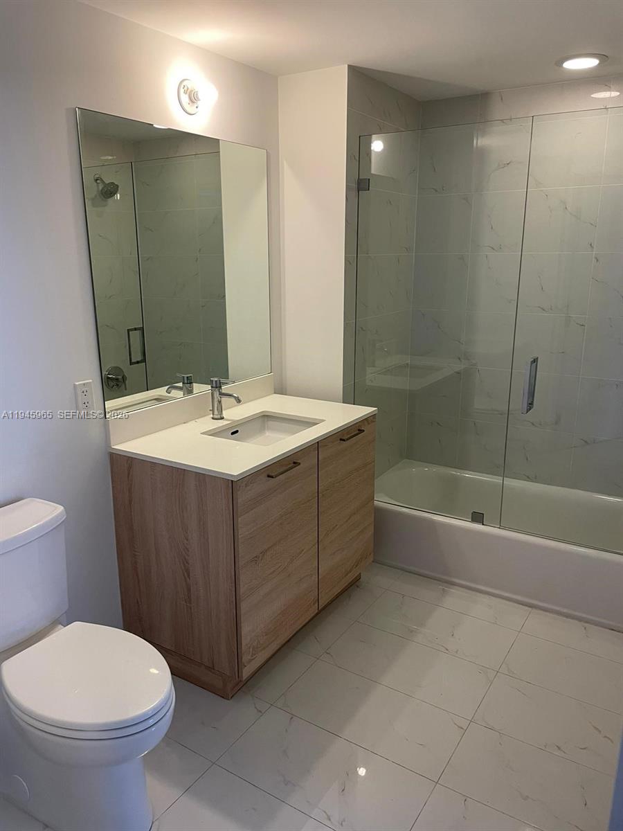 North Miami Beach FL 33160 - A11945965