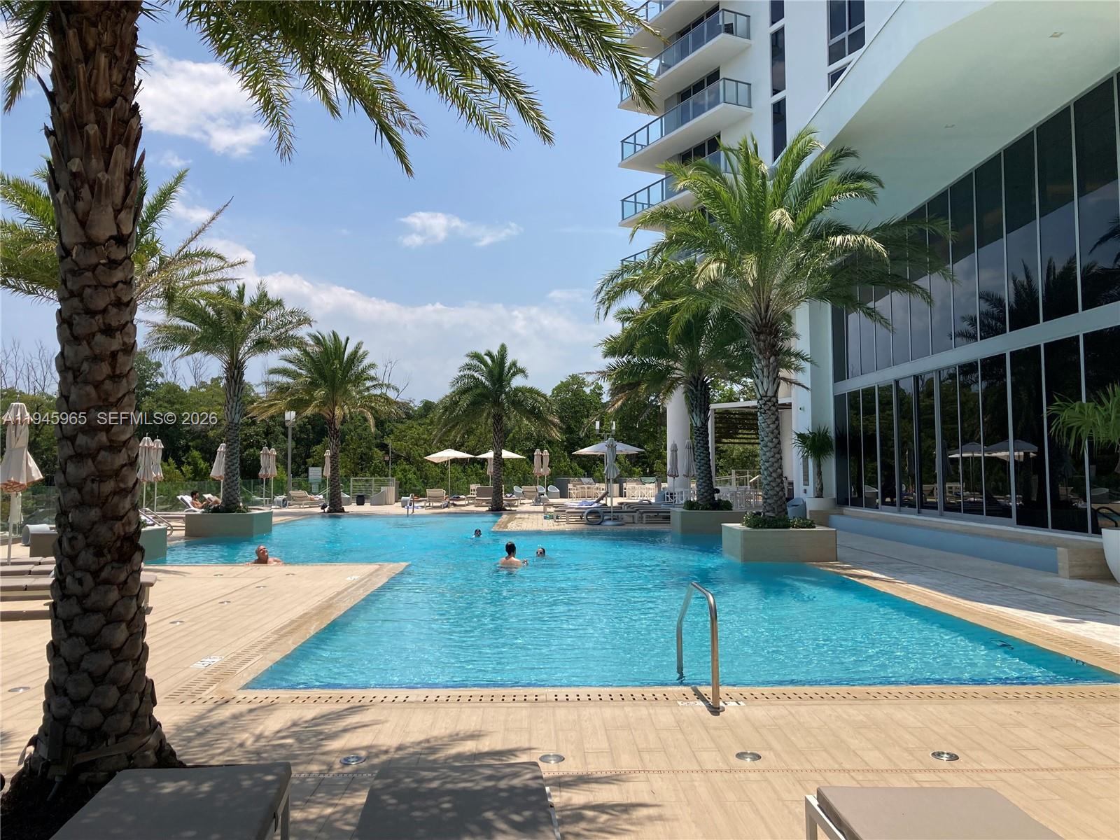 North Miami Beach FL 33160 - A11945965
