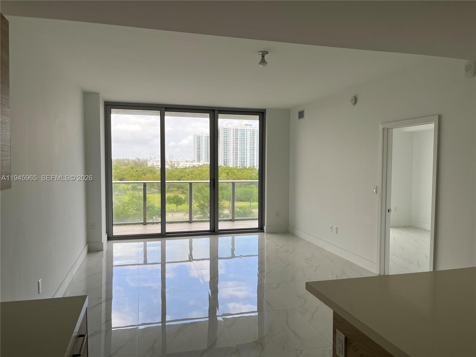 North Miami Beach FL 33160 - A11945965