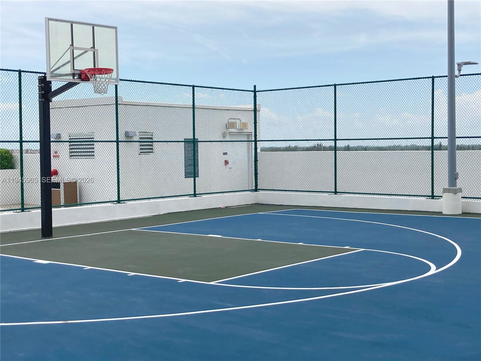 North Miami Beach FL 33160 - A11945965