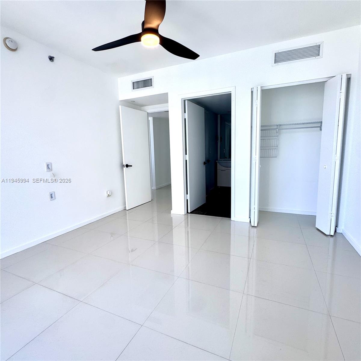 475 Brickell Ave #4415, Miami FL 33131