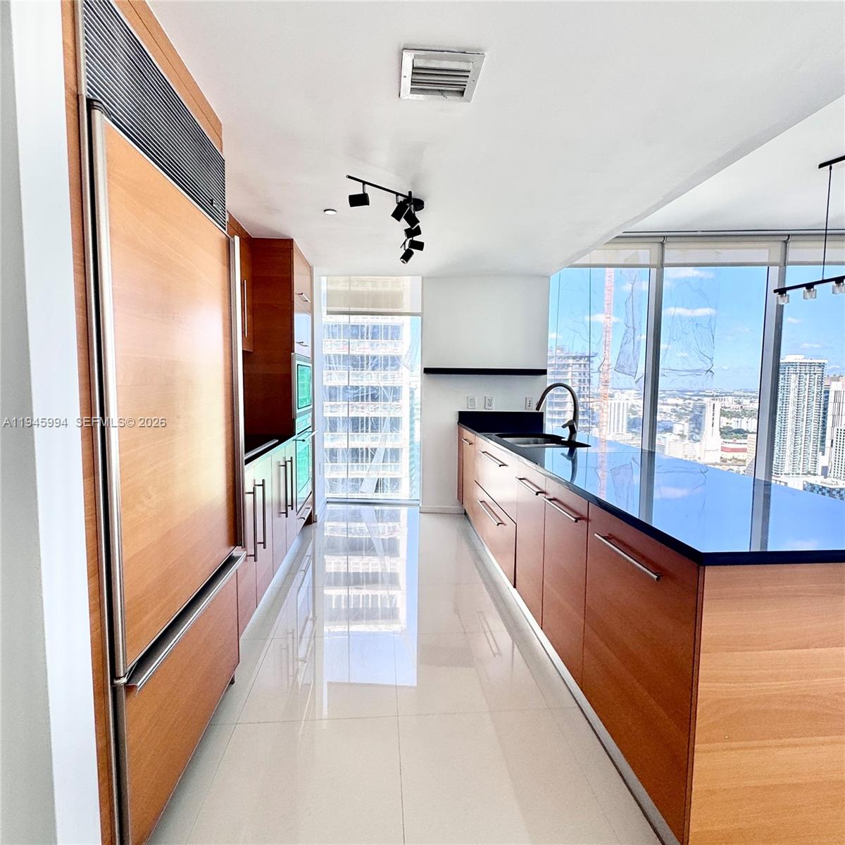 475 Brickell Ave #4415, Miami FL 33131