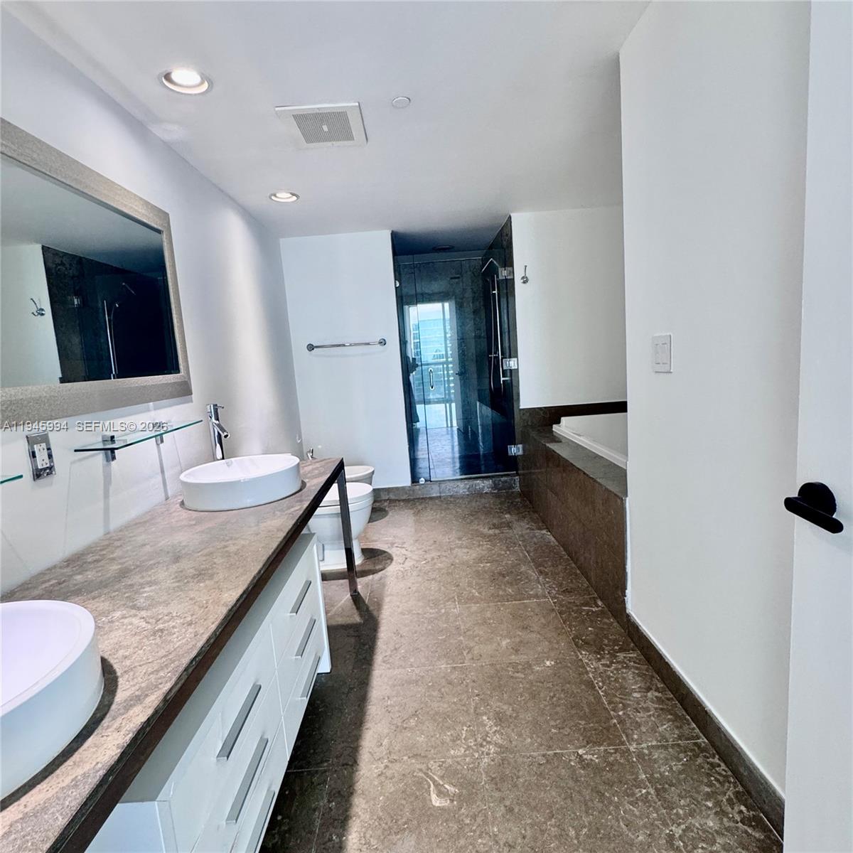 475 Brickell Ave #4415, Miami FL 33131