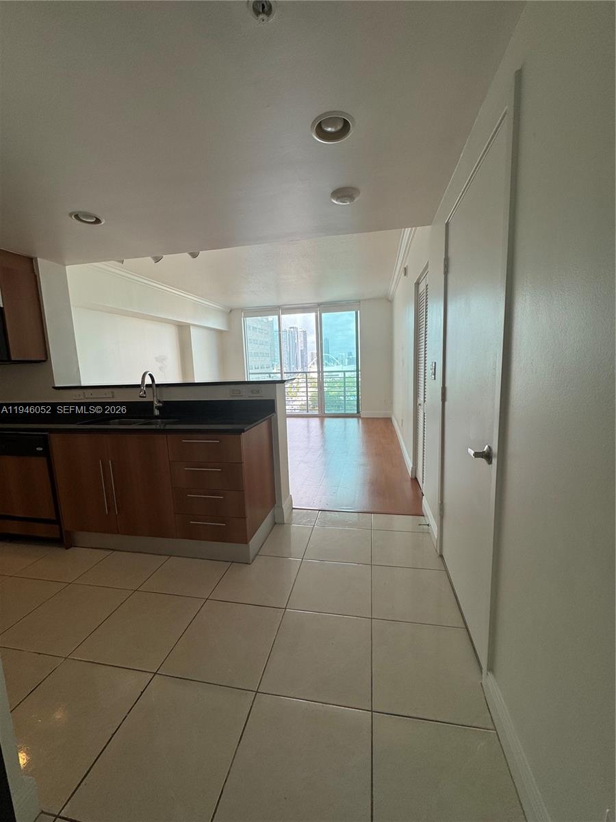 325 S Biscayne Blvd #2120, Miami FL 33131