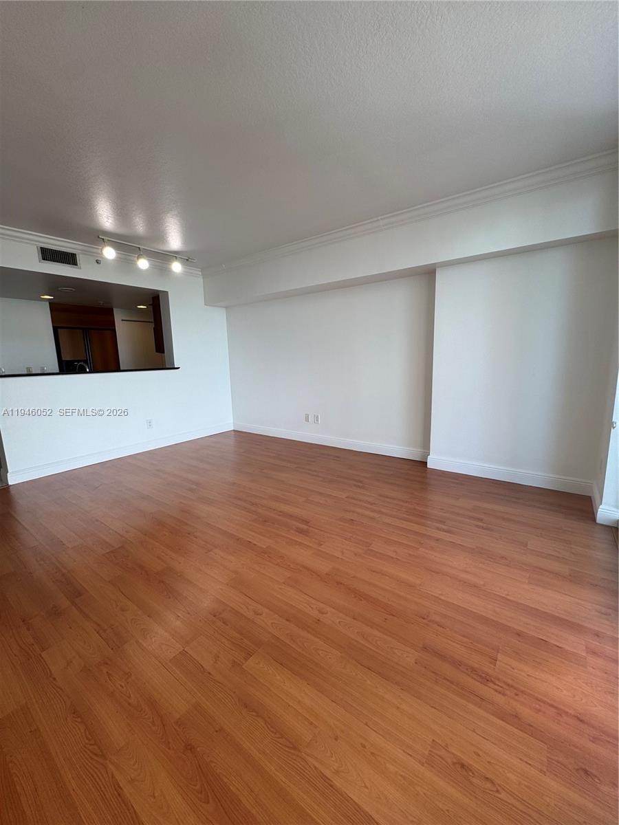 325 S Biscayne Blvd #2120, Miami FL 33131