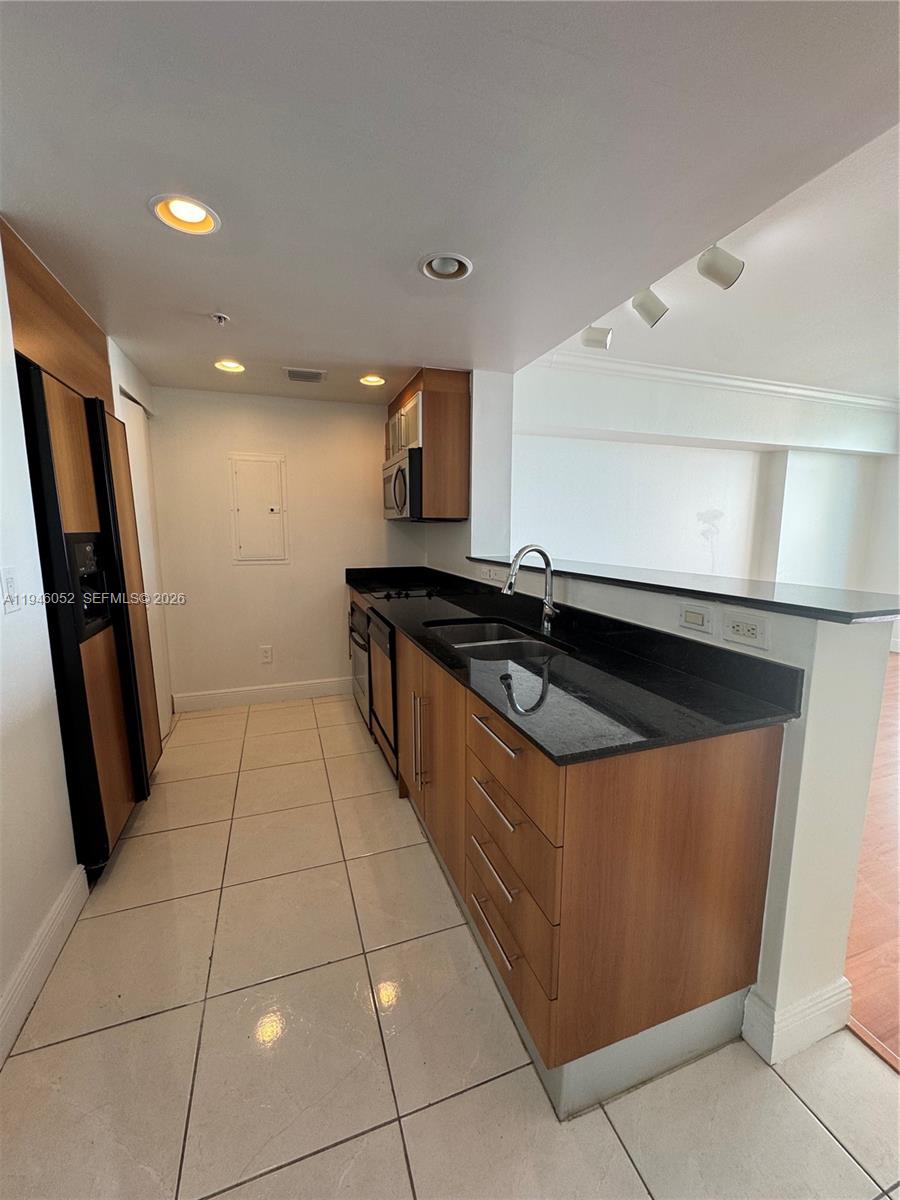 325 S Biscayne Blvd #2120, Miami FL 33131