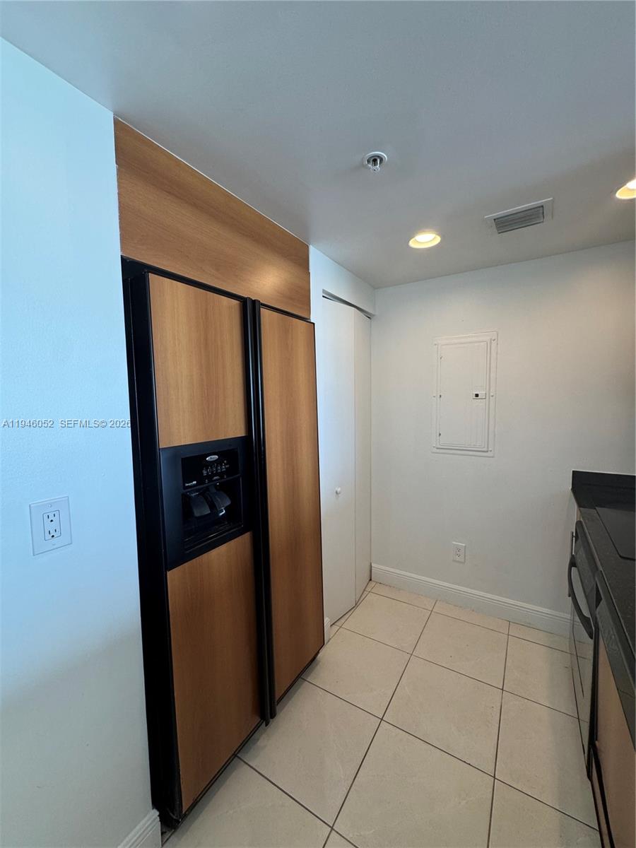 325 S Biscayne Blvd #2120, Miami FL 33131